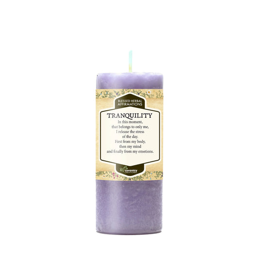 Tranquility Affirmationskerze, lavendelfarbene Kerze, erhältlich bei Schwarzer Kater