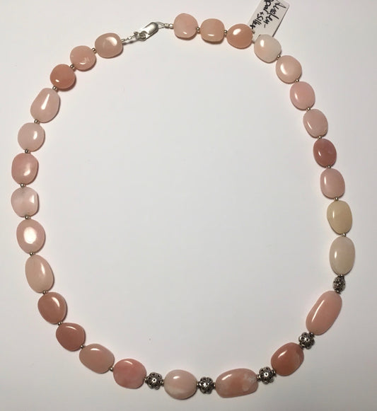 Collier aus rosa Andenopal, kombiniert mit Silberelementen